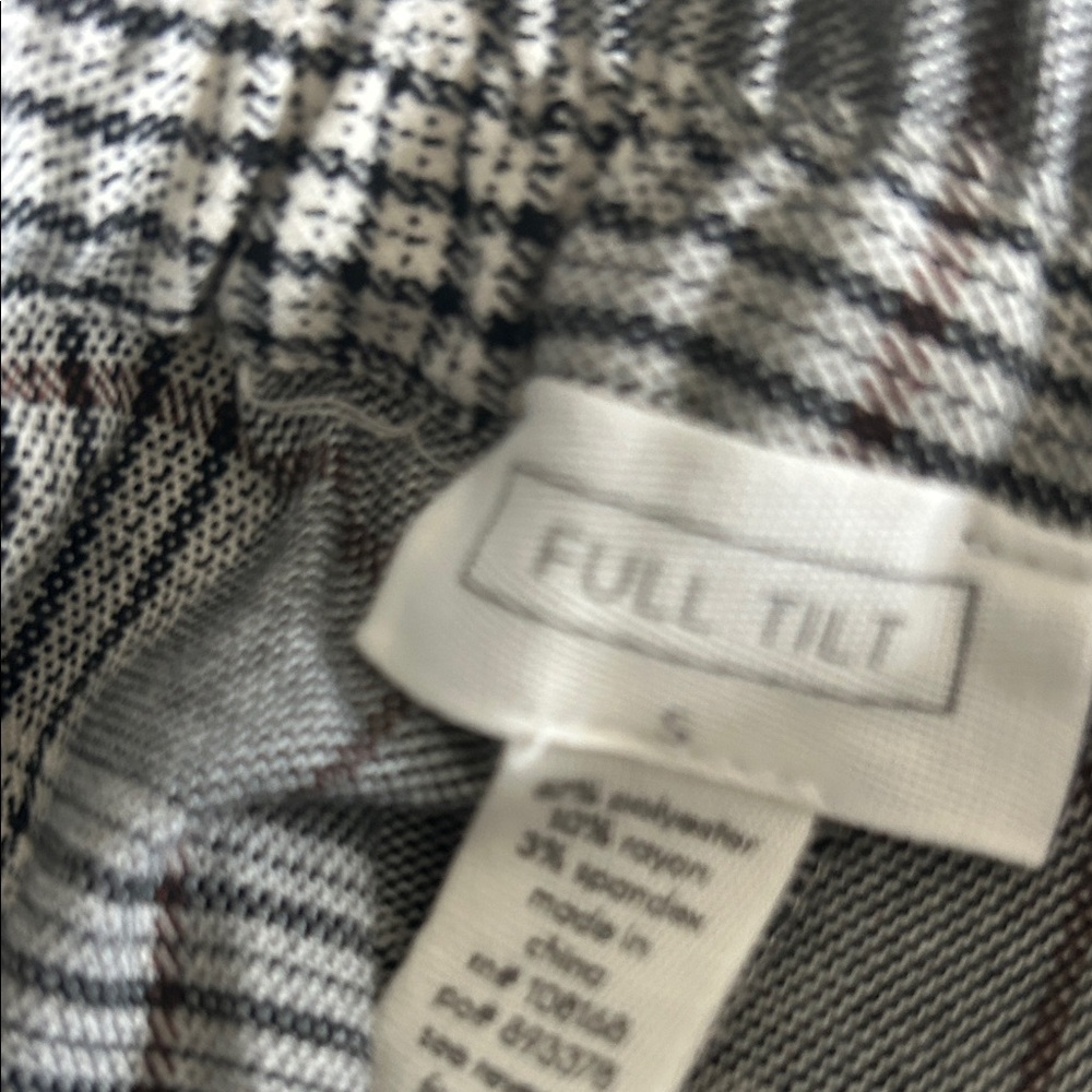 Tilly's Women's Black and Gray Plaid Straight Leg Pants - Picture 5 of 5